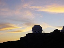 Teleskop Liverpool na wyspie La Palma zareagował automatycznie i nakierował się na błysk promieniowania gamma. Fot. R. Smith