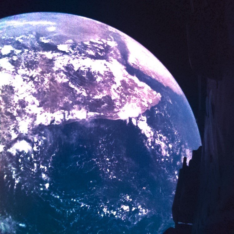Selfie sondy JUICE z Ziemią w tle