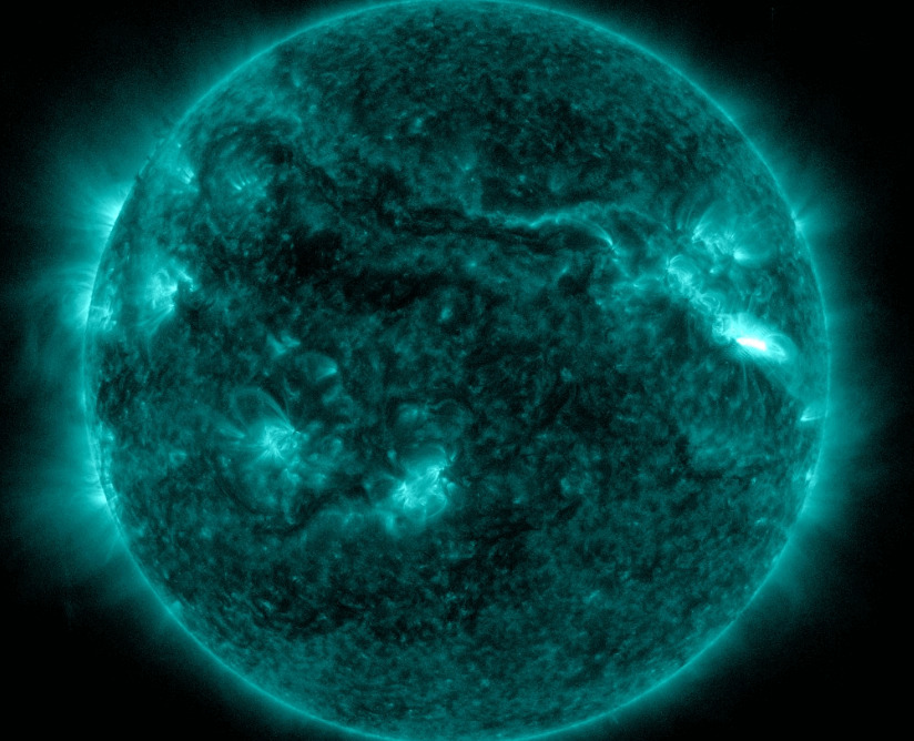 Obserwatorium Solar Dynamics Observatory zarejestrowało wczorajszy ekstremalny rozbłysk w ultrafiolecie. (NASA SDO)