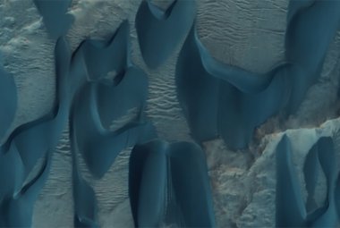 Wydmy w kraterze McLaughlin na Marsie