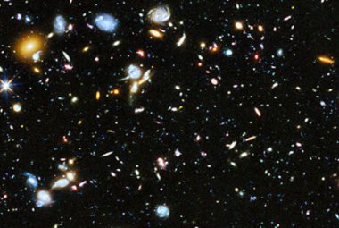 Na zdjęciu: Fragment Ultra Głębokiego Pola Hubble'a przedstawia oszałamiający zbiór galaktyk. Ale wiele słabo świecących galaktyk przekracza nawet czułość Hubble'a. Pytanie, ile z nich jest zbyt słabych, by Hubble mógł je wykryć?
