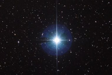 Wega, piąta najjaśniejsza gwiazda (nie licząc Słońca) widoczna z Ziemi