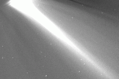 Animacja komety SOHO odkrytej przez Aleksandrę Sufę. Okręgiem oznaczono jej położenie.