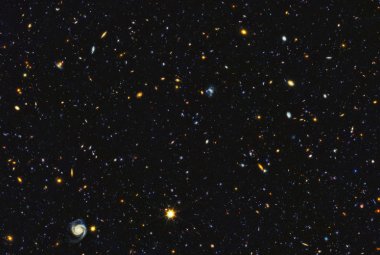 Około 15 tysięcy galaktyk, z których mniej więcej 12 tysięcy tworzy nowe gwiazdy, oraz ich rozproszenie w przestrzeni