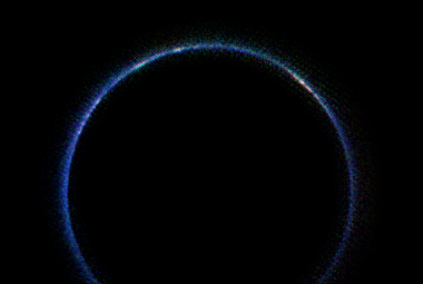 Atmosfera Plutona w podczerwieni
