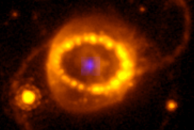 Połączenie obrazu SN 1987A wykonanego przez Kosmiczny Teleskop Hubble'a oraz zwartego źródła argonu.